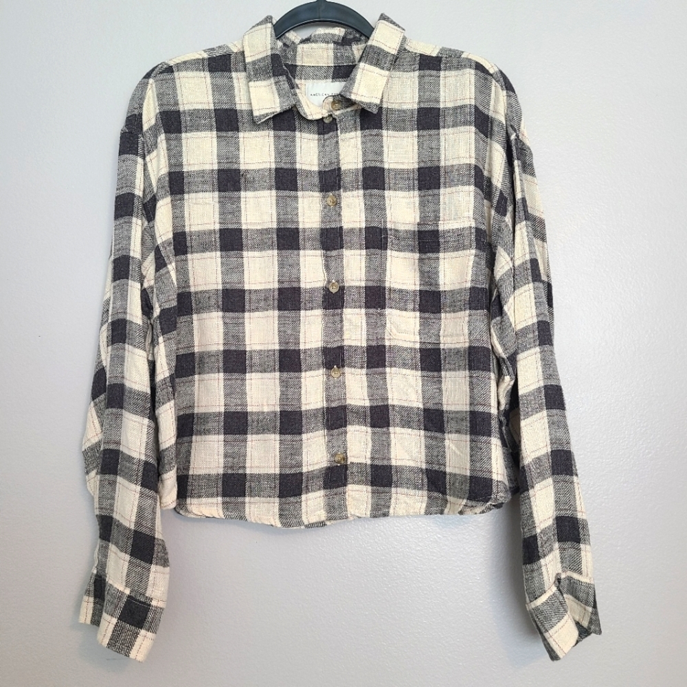 American Eagle Off-White & Black Plaid Cropped Flannel Top with Loose Fleeves XL